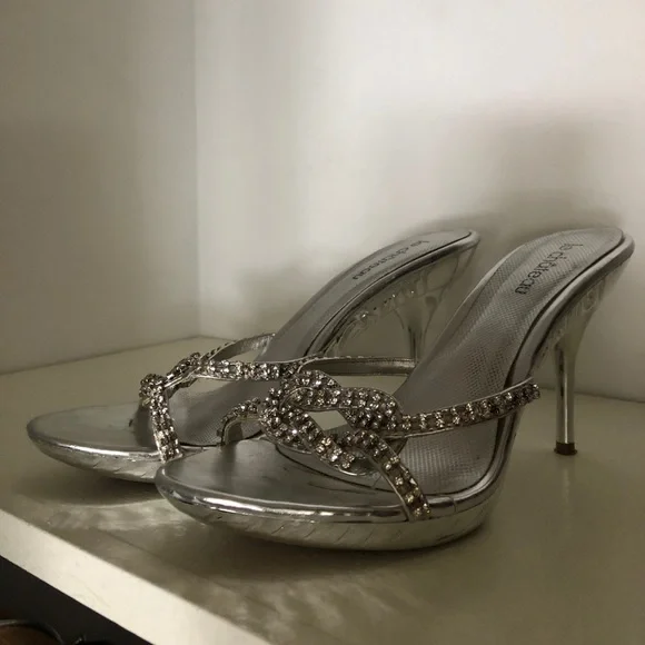 STUNNING SILVER STILETTOS - Picture 8 of 9